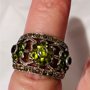 Romantic feminine Vintage Stunning Peridot & Marcasite Sterling Silver Ring
